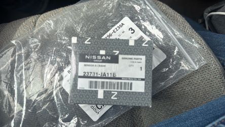 New Nissan OEM Crankshaft/Camshaft Position Sensor 23731-JA11B