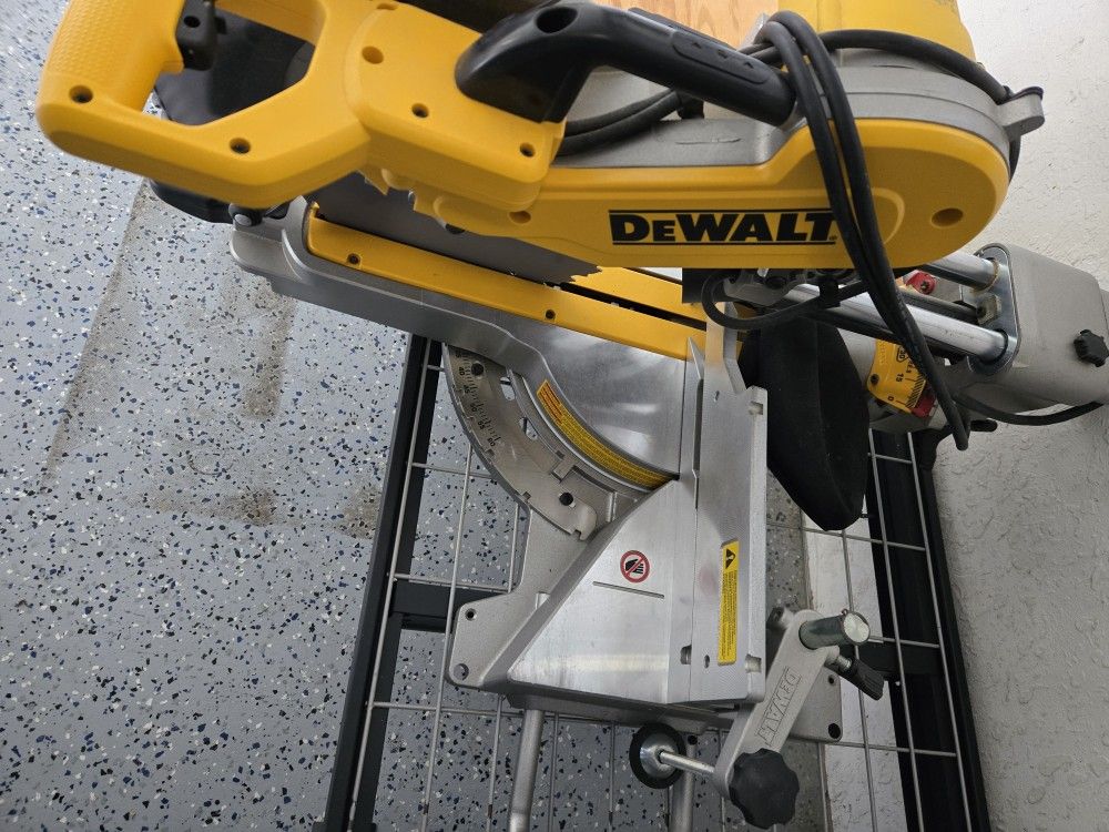 12 In DEWALT Miter Saw