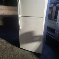 Frigidaire Refrigerator In Excellent Working Conditions Almost New