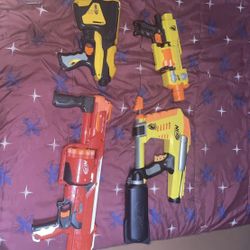 4 Nerf Guns 