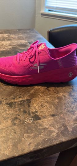 Women’s Size 11 Skechers Hands Free Hot Pink Athletic Shoes