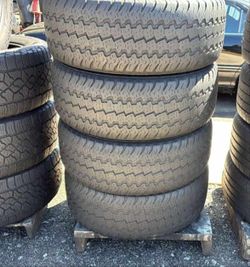 275 65 18 Trailfinder Set of 4 Used Like New Condition