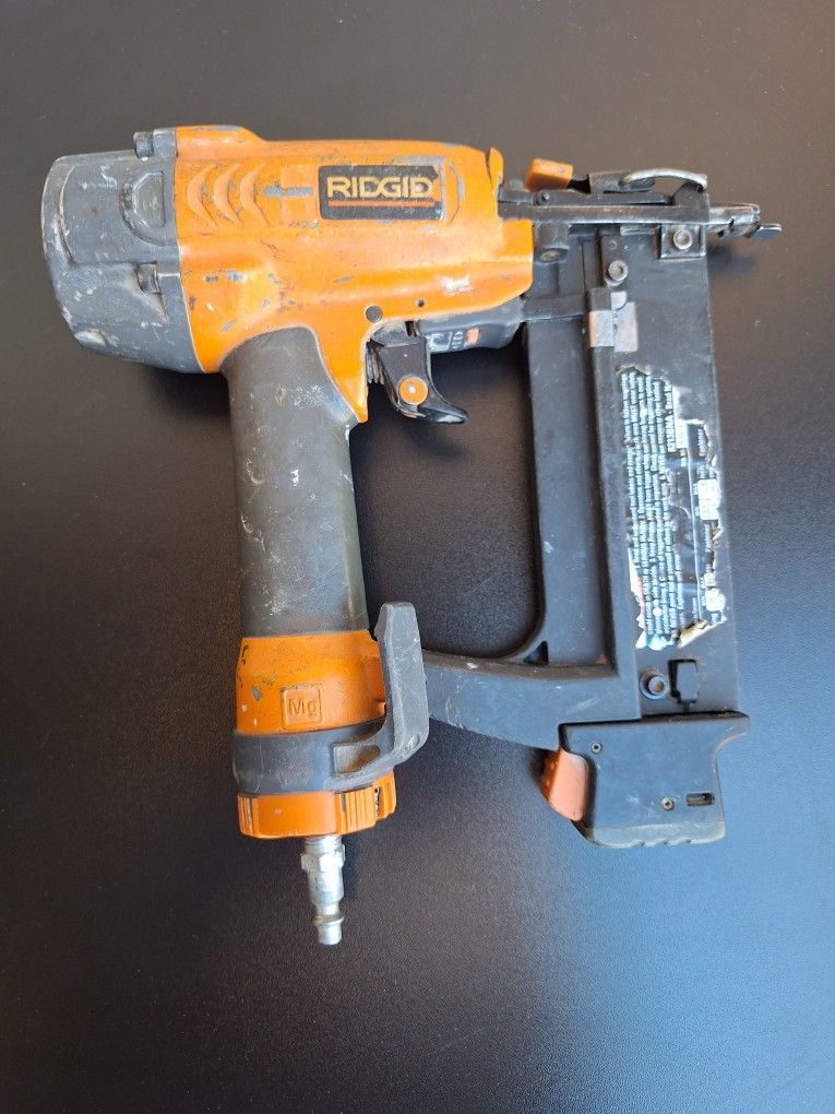 RIDGID 18-Gauge 2-1/8" Brad Nailer, model R213BNA. 