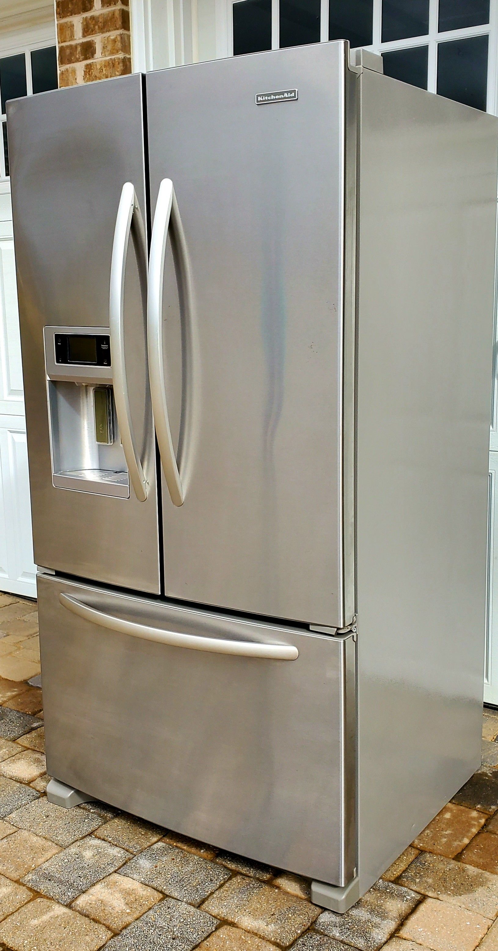 KitchenAid 27 cubic foot Refrigerator for Sale in Virginia Beach, VA