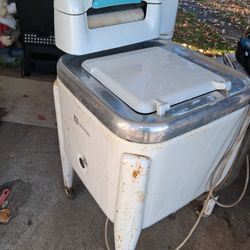 1950ish Working Wringer Washer