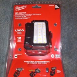 Milwaukee
M18 18-Volt Lithium-Ion Cordless Flood Light 