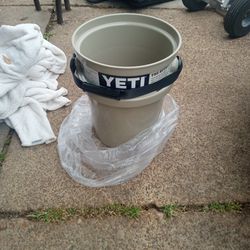 Yeti Load out Bucket 