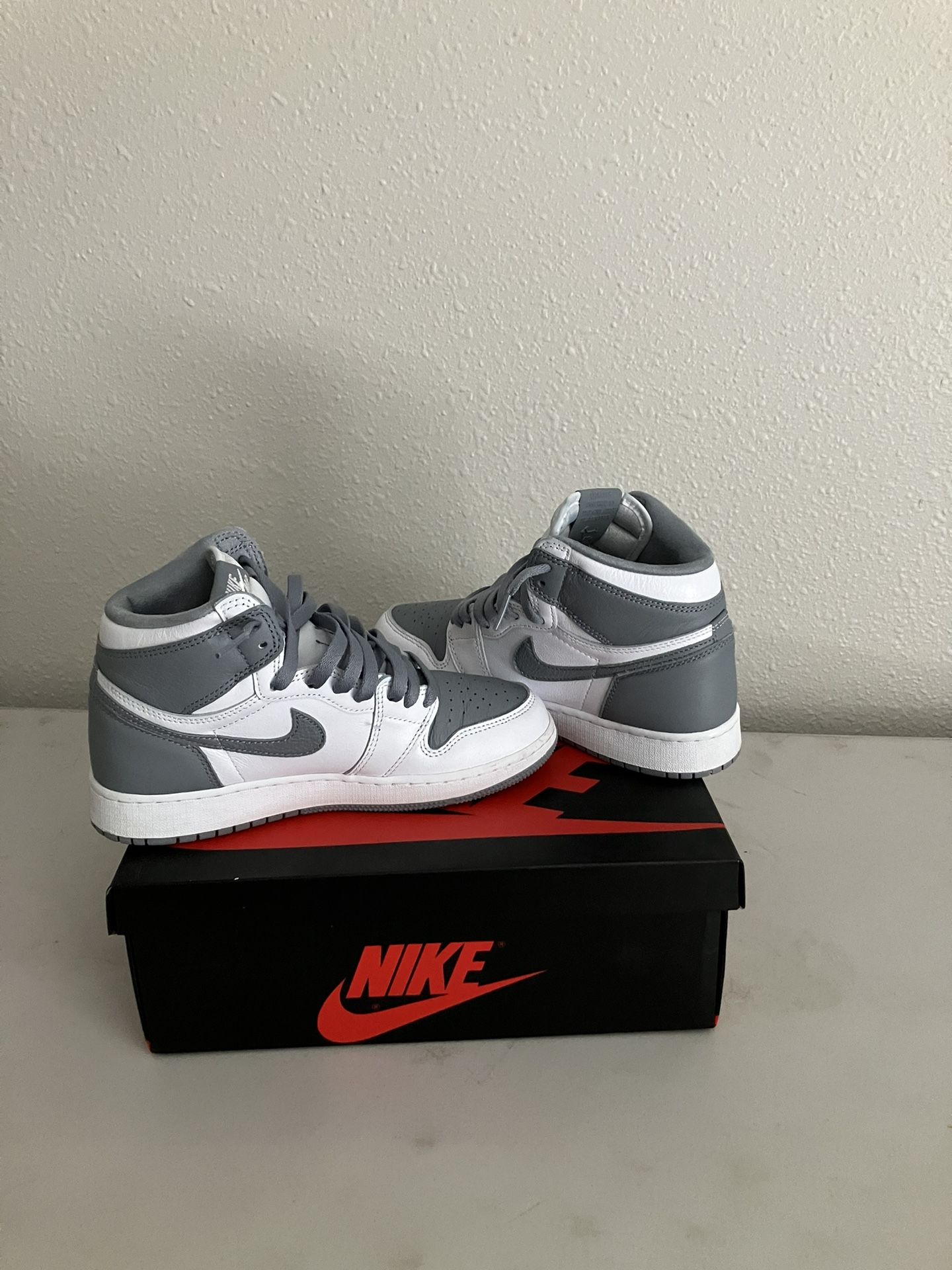 Jordan 1 Retro High OG Stealth Size 5.5