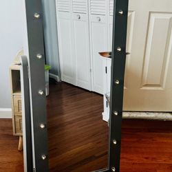 Mirrored Jewelry Stand