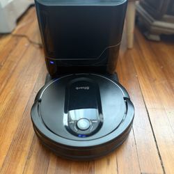 Shark IQ Robot Vacuum RV1001AE with Self-Empty Base – Works Great!
