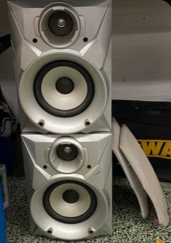 Aiwa Home stereo speakers bundle UNTESTED (READ DESC)