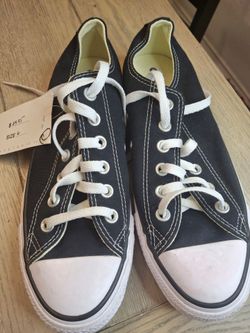 Women's Size 8 Boys Size 6 Converse All Star Low Tops Black and White Casual