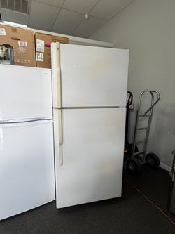 GE refrigerator top freezer