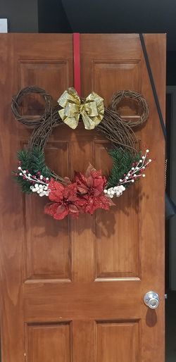 New Disney Minnie Mouse holiday wreath