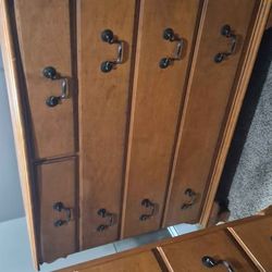 Vintage Hard Maple Colonial 4-Piece Bedroom Set