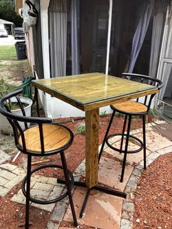  Bar Table