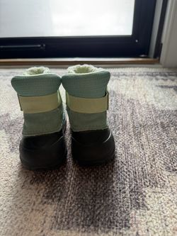The North Face Toddler Waterproof Winter Boots – Size 6 (Mint Green)