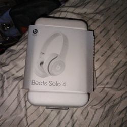 Beats Solo 4