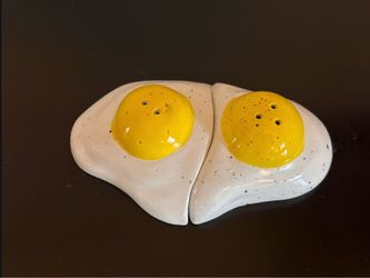 Egg Salt And Pepper Shaker