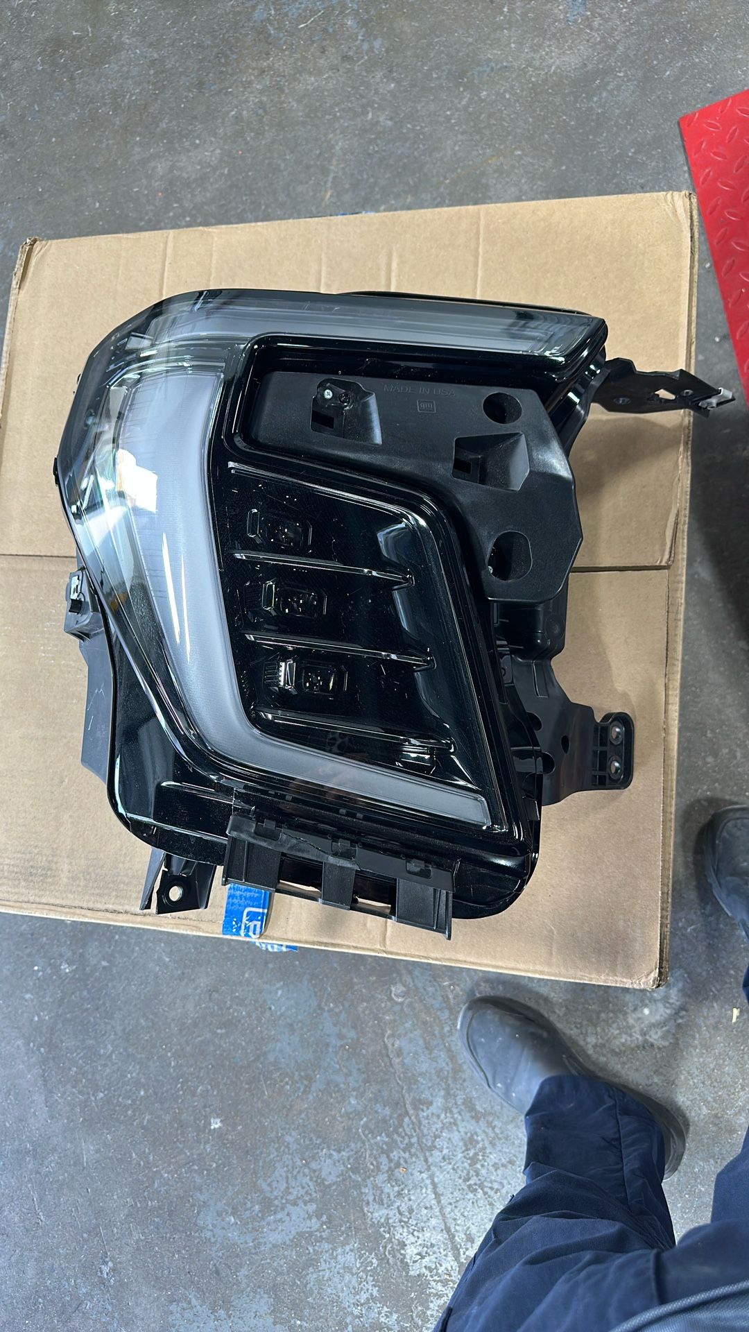 2022-2025 GMC Yukon Right Headlight