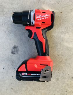 Milwaukee M18 18V Lithium-Ion Brushless Cordless 1/2 in. Compact Drill/Driver 