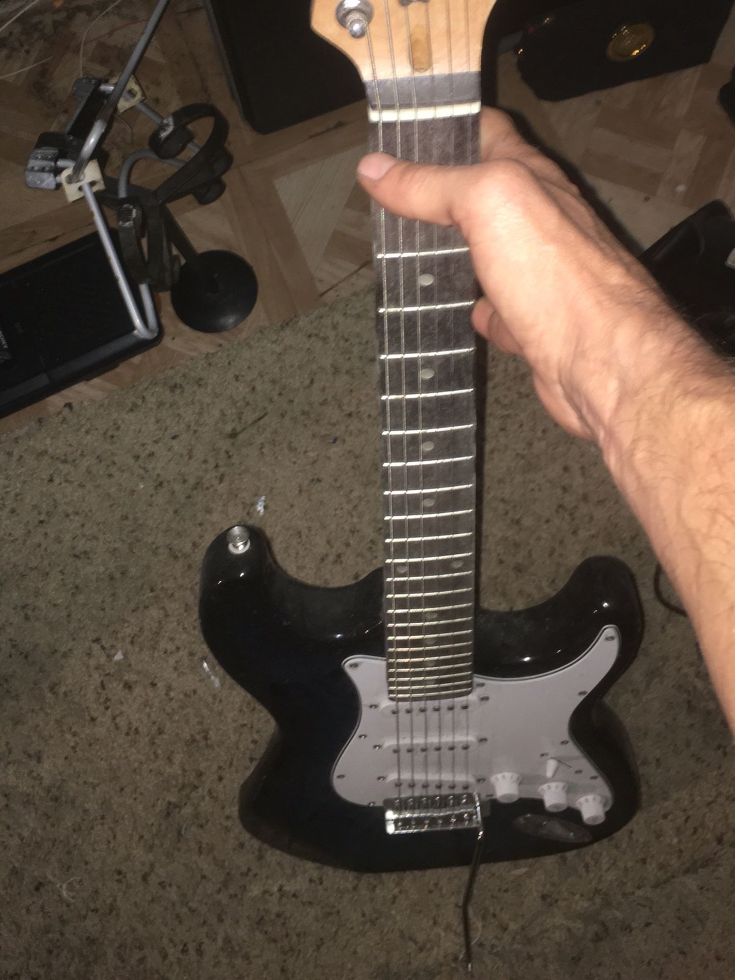 Hi I have a electric guitar in new condition