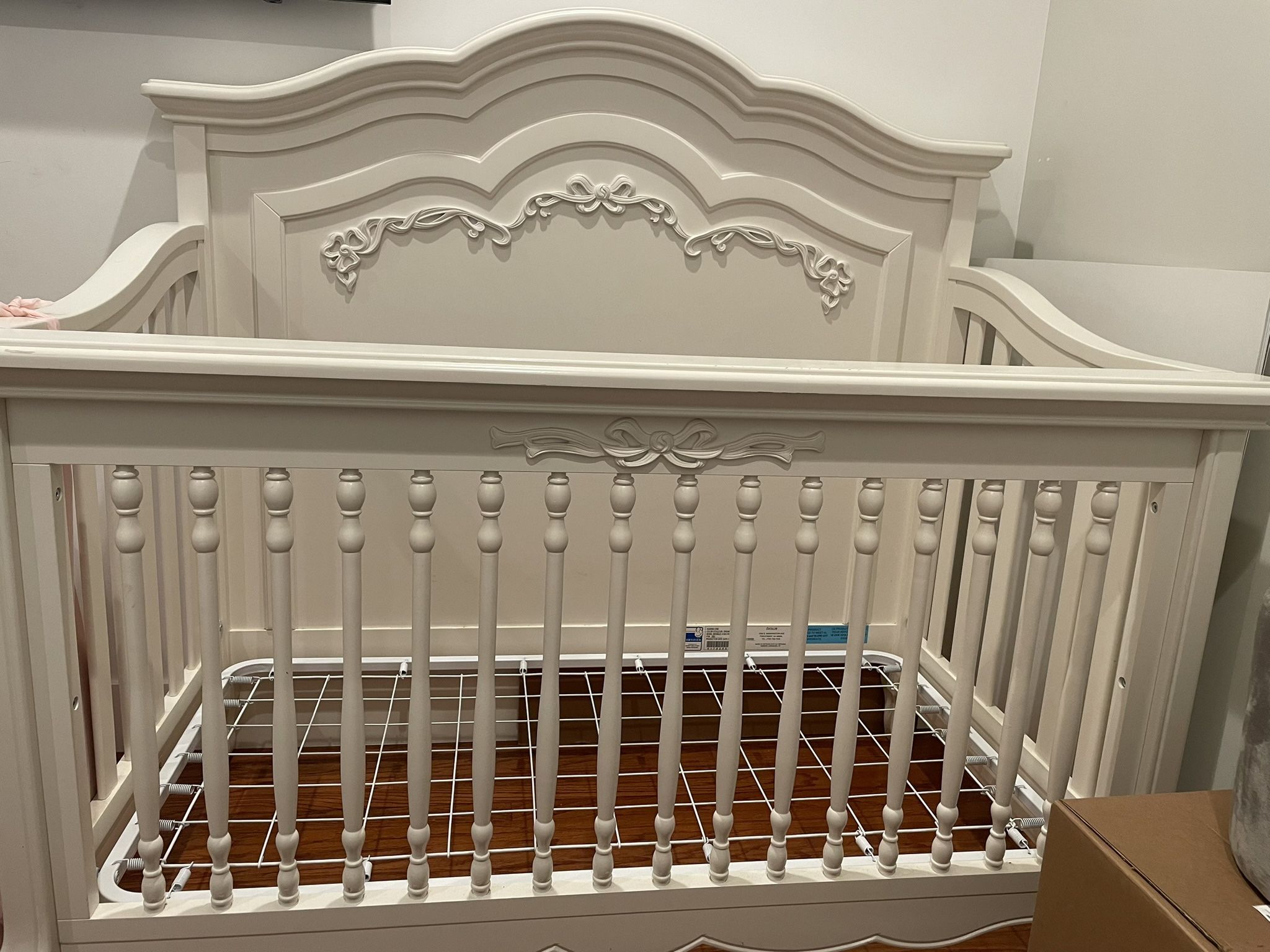Aurora 5 top in 1 crib
