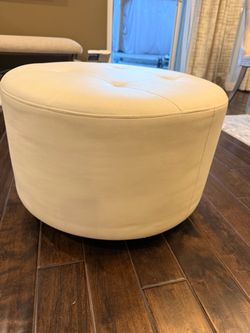 2 ottomans