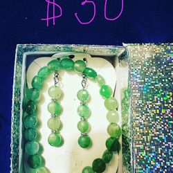 BEAUTIFULLY UNIQUE HANDMADE BRACELET AND EARRING SET FOR YOUR LOVED ONE AS A GIFT THIS VALENTINES DAY!!! ❤️❤️❤️❤️❤️❤️❤️💕💕💕💕💕💕💕($30) LOCAL PICK 