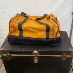 ⭐️Duffle Bag With 2 Wheels $20⭐️