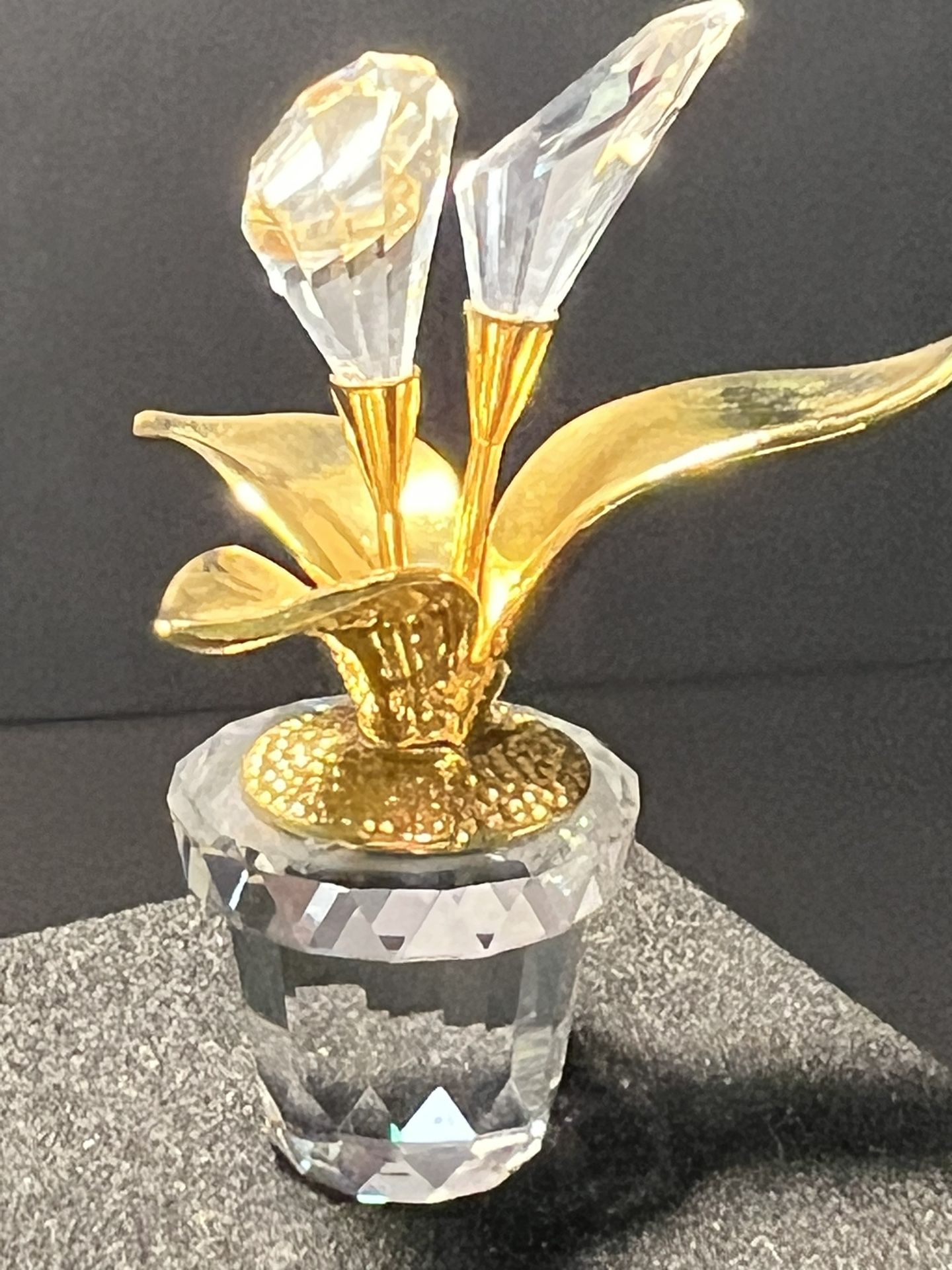 Swarovski 2000s Calla Lilies In Gold Pot Crystal Moments Figurine 675654, 2”