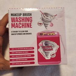 NIB  Brush Cleaner Makeup Brush Washing Machine. Cleans Brushes & Sponges 