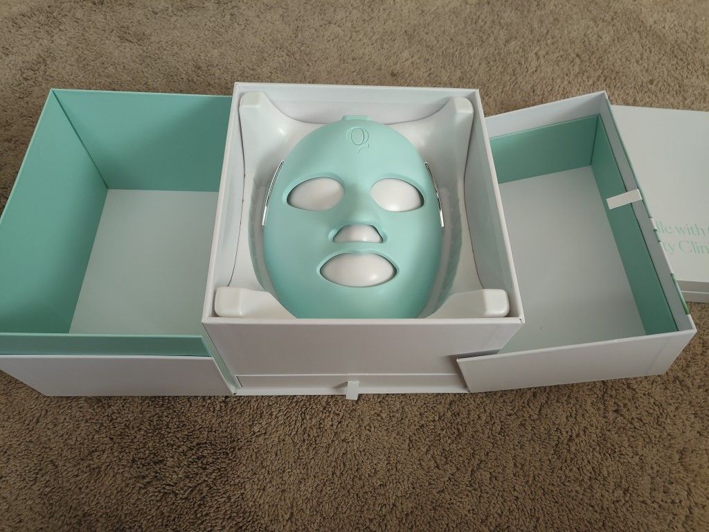 Qure LED Light Therapy Mask
