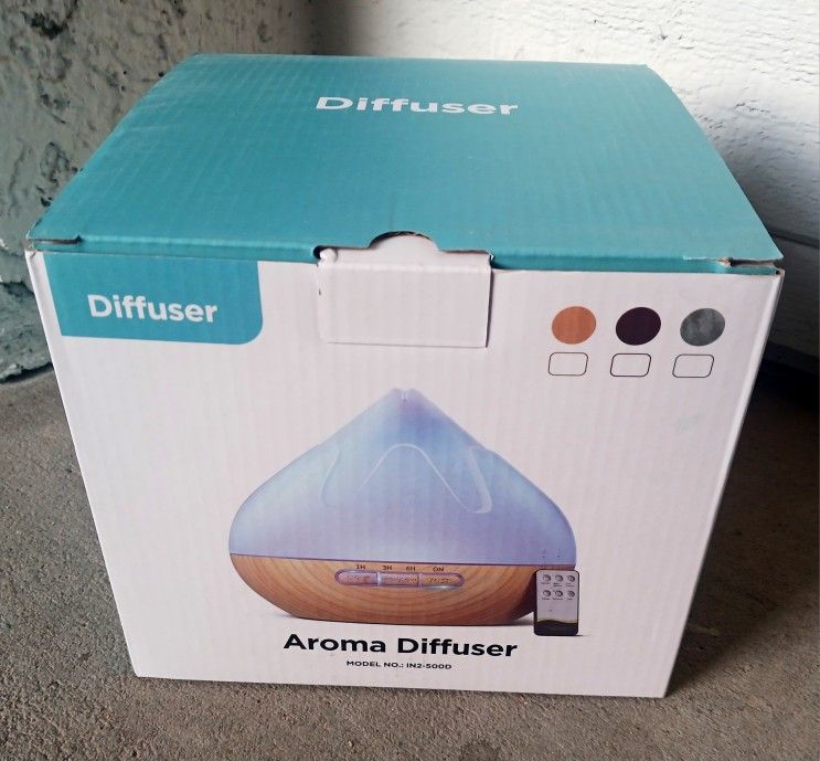NEW! Oil Aroma Diffuser Humidifier (w/8 Bottles of Oils) LED Night Light w/14 different colors.