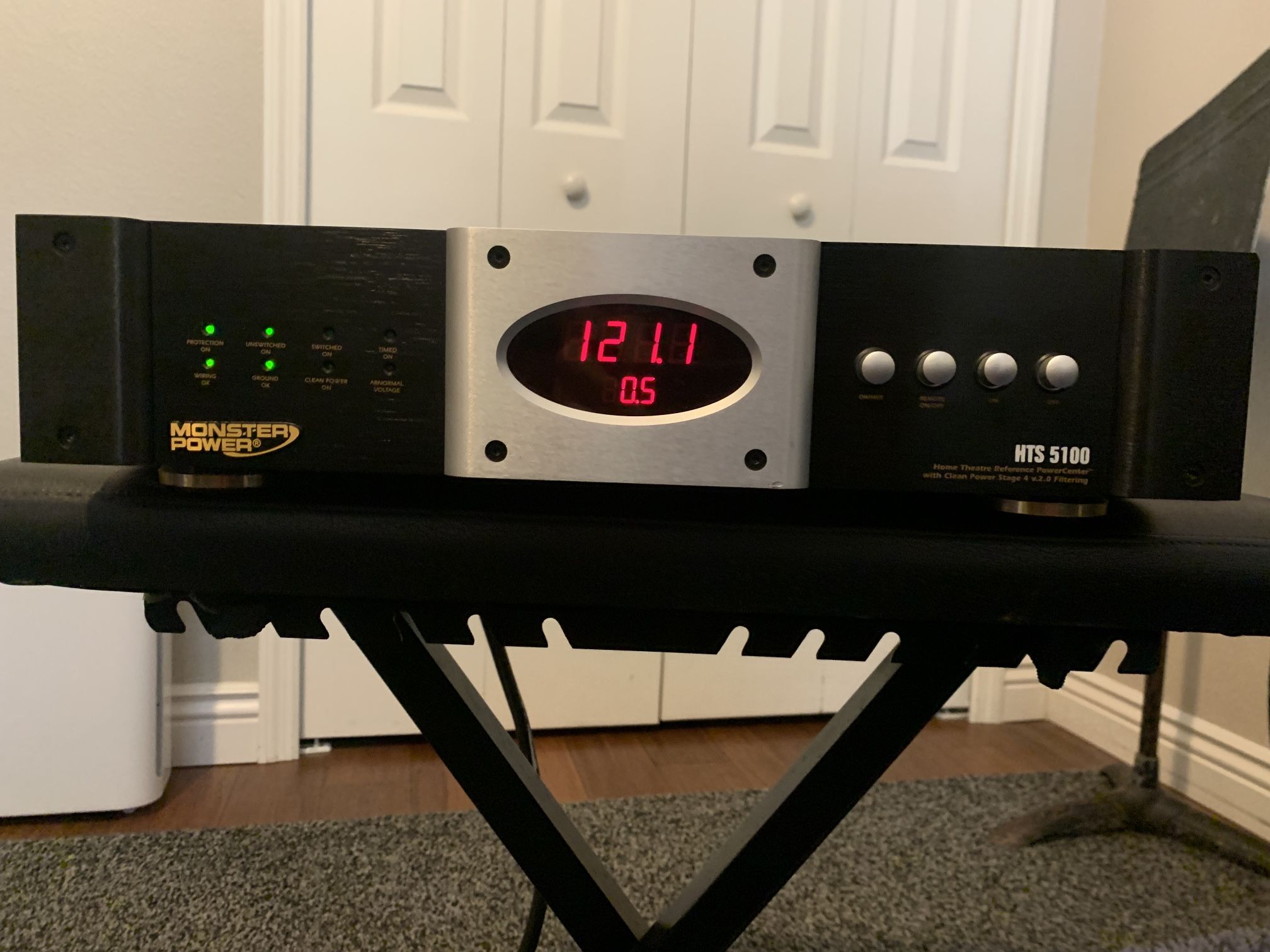 Monster PowerCenterTM HTS 5100 Power Conditioner