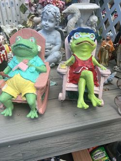 Grand ma grand pa frogs  garden decoration