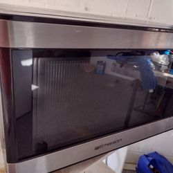 Emerson Small Microwave 