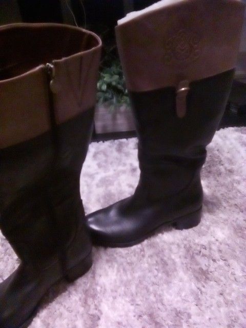Black Boots (Leather With Beige Size 71/2 Great Condition Only Whore Once And I Am Asking $45