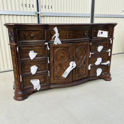 Brand New Royale Brown Cherry 9 Drawer Dresser