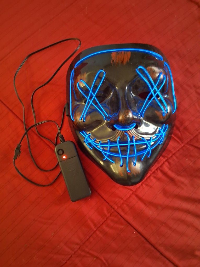 LED LIGHT UP MASK WITH OPTONS TO BLINK CONTROLER