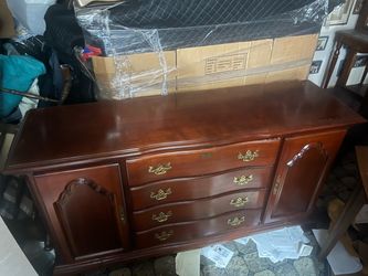 Buffet dresser