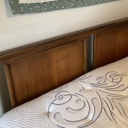 70s Style Bed