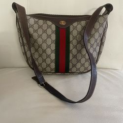 Vintage Gucci bag with classic stripe