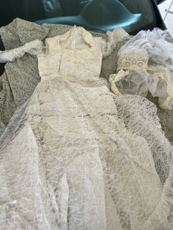1986 Vintage Ivory Lace Wedding Dress with Veil