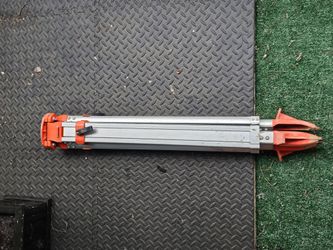 Heavy duty laser tripod