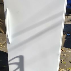 Very Nice! White Frigidaire 15.0 Cu.ft. Standup/Deep Freezer!