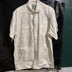 Men’s Guayabera Shirt With 4 Pockets 