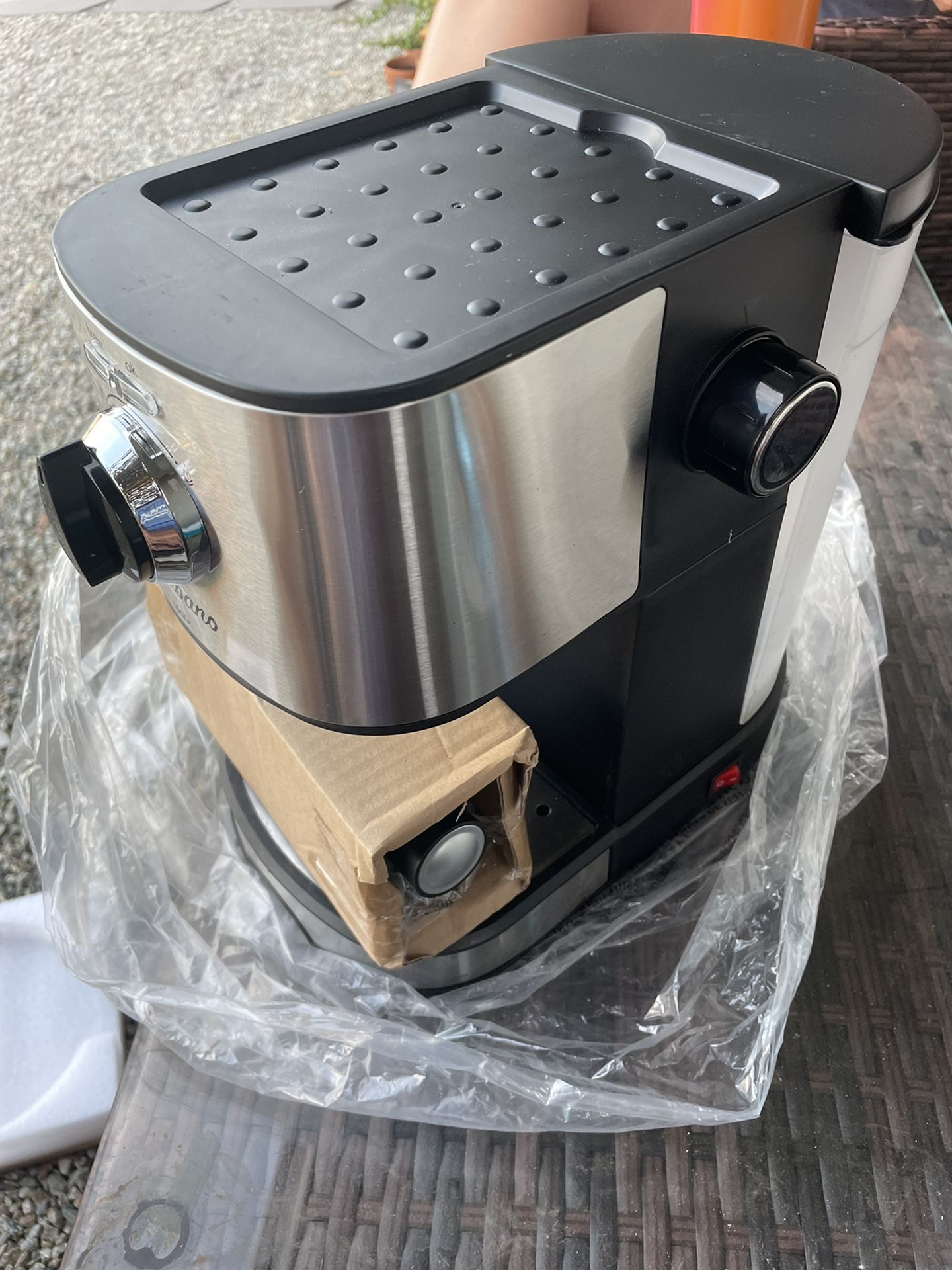 Yabano Coffee Maker Model:CM6826-Espresso and cappuccino with milk frother.