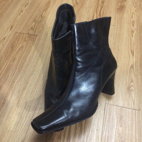 NEW Black Semi Chunky Heel Boots Women's Size 10