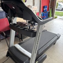 Treadmill - Pro-form Pro 2000
